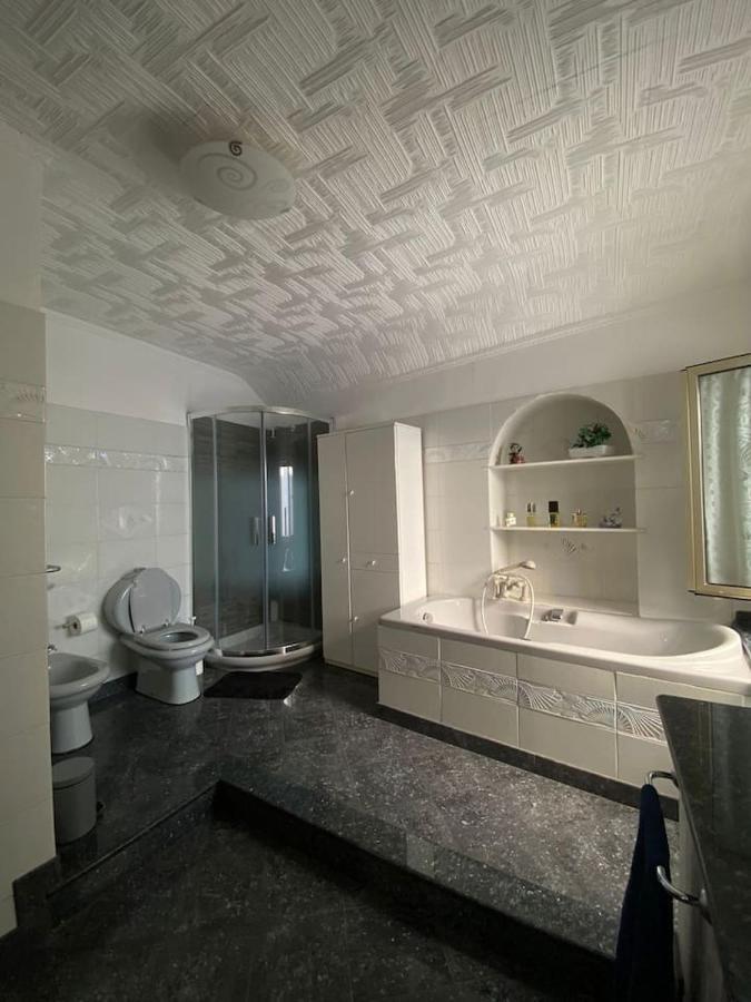 La Palma Di Rafe Apartment Genoa Luaran gambar